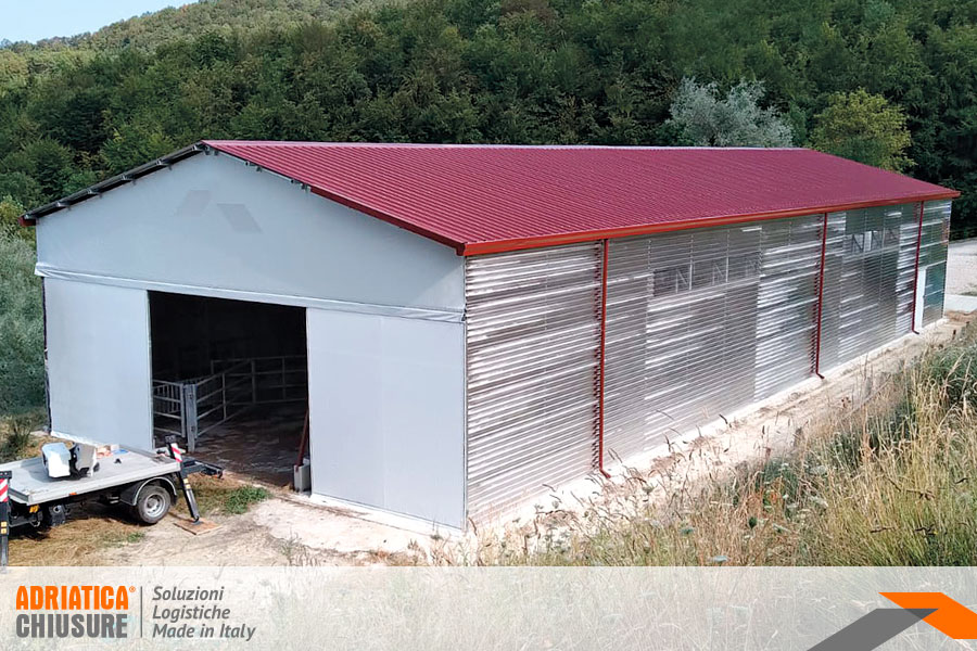 Capannone agricolo fisso pannellato sandwich Adriatica Chiusure