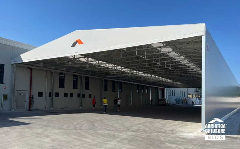 Tunnel mobile laterale aperto Tecnoplast Adriatica Chiusure