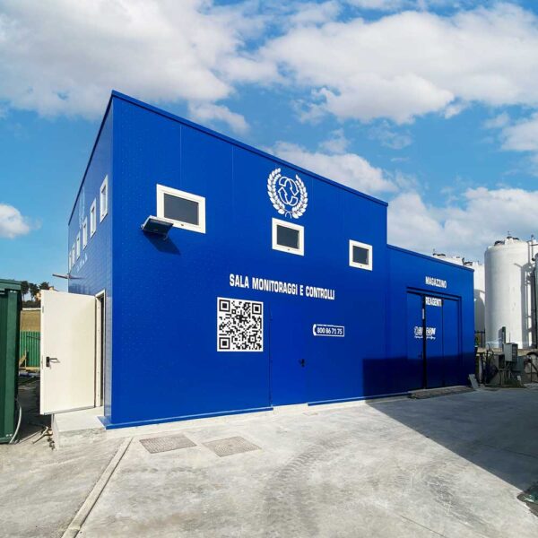 Capannone industriale in acciaio coibentato con pannelli sandwich