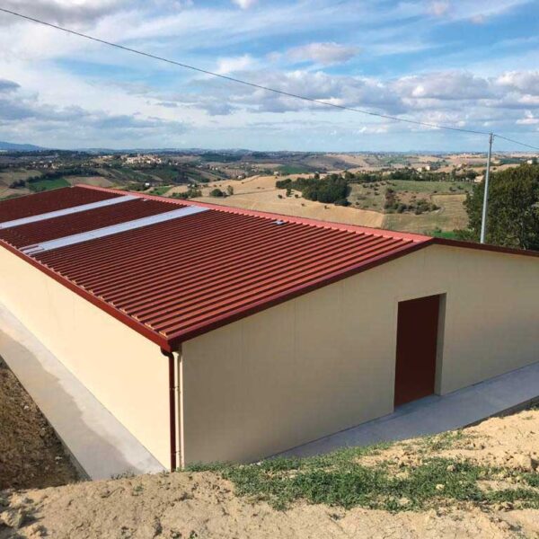 Capannone in coibentato Adriatica Chiusure
